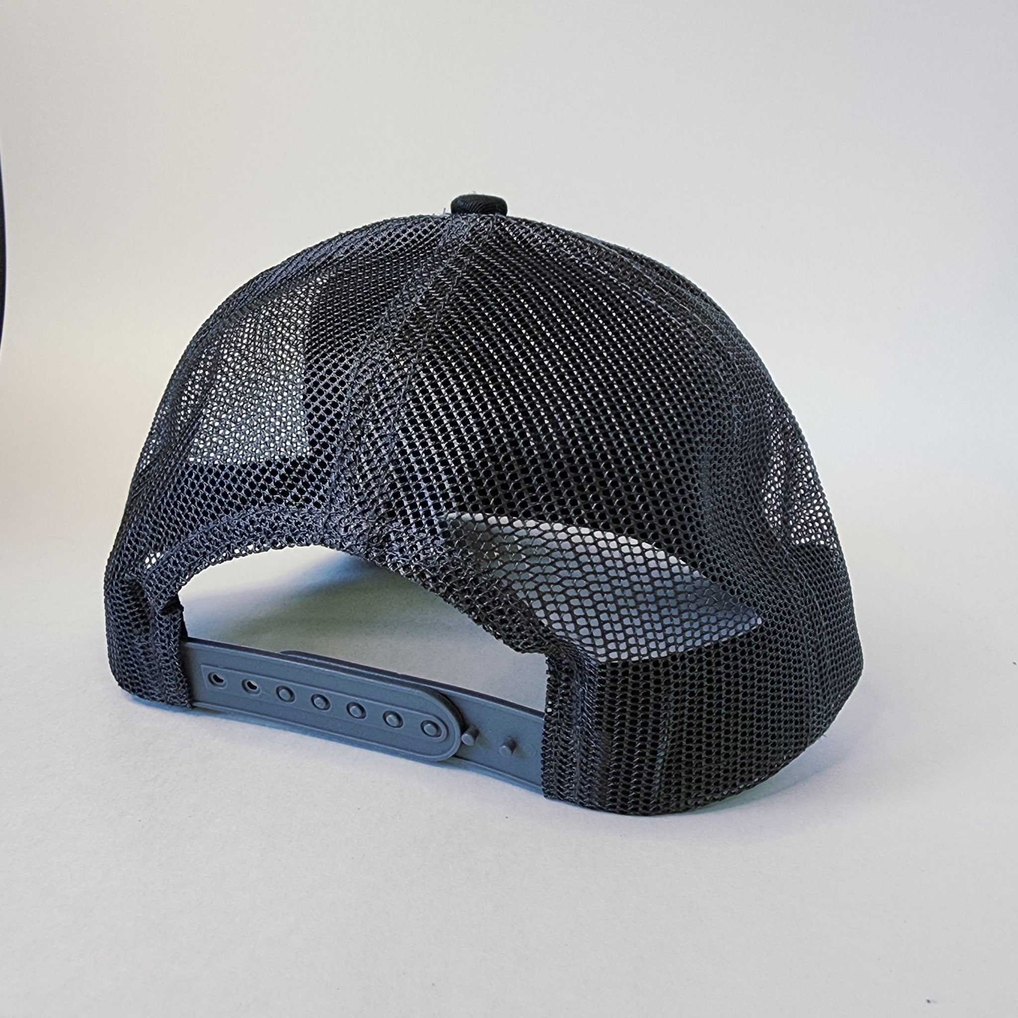 Black and Charcoal Mesh Rastafarian Marijuana Leaf Snapback Hat - The Raveground